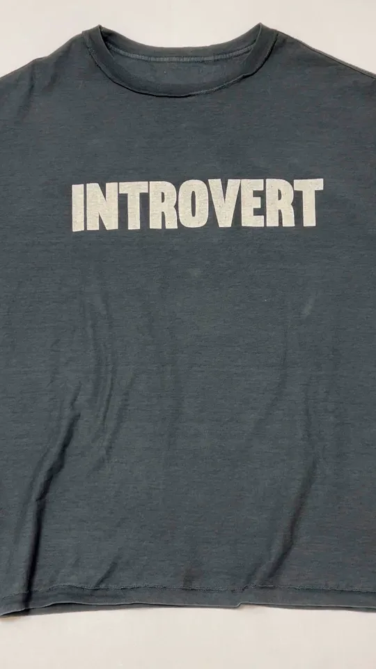 GALLERY DEPT. INTRO EXTRO REVERSIBLE TEE ATK series Reversible slogan TEE Washed black S-XL Ready-made garments Asso special dyed The bones are obviously whitened Rewashed water treatment The printing has an obvious distressed feel The VINTAGE effect is full Original cylindrical fabric Loose version The printing is washed and distressed